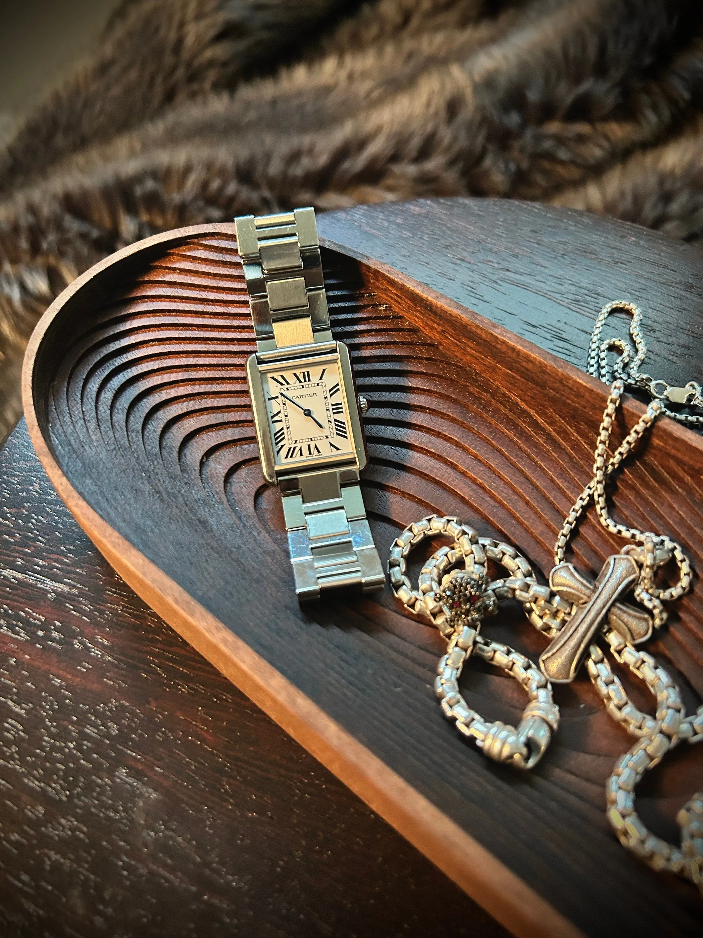 Handcrafted Walnut Catchall Valet Tray: Personalized Organizational Elegance